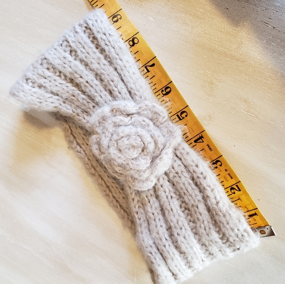 Super Cute Knitted Flower Headband - Picture 2 of 2